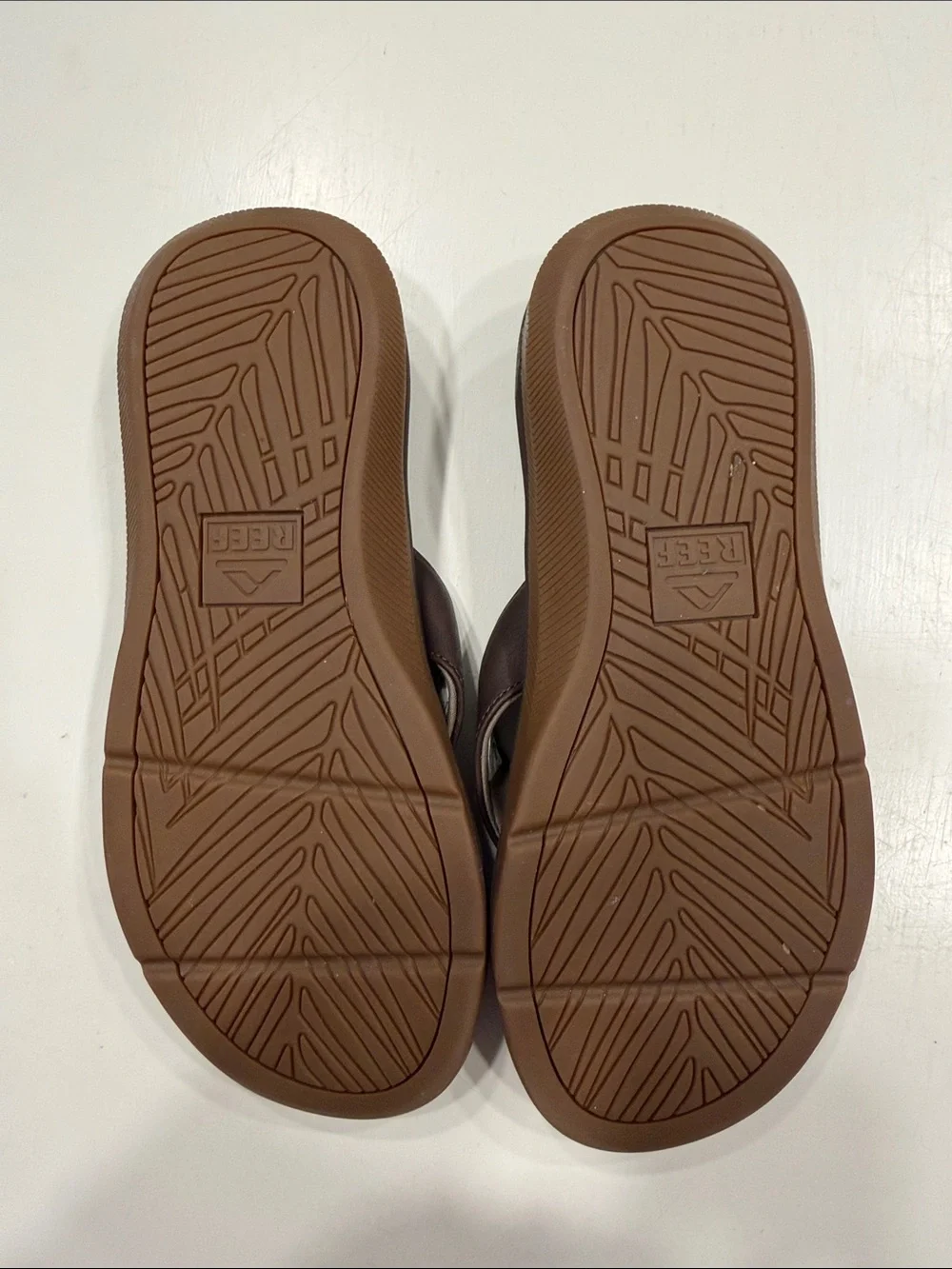 Reef Men’s Dark Brown Leather Thong Sandals